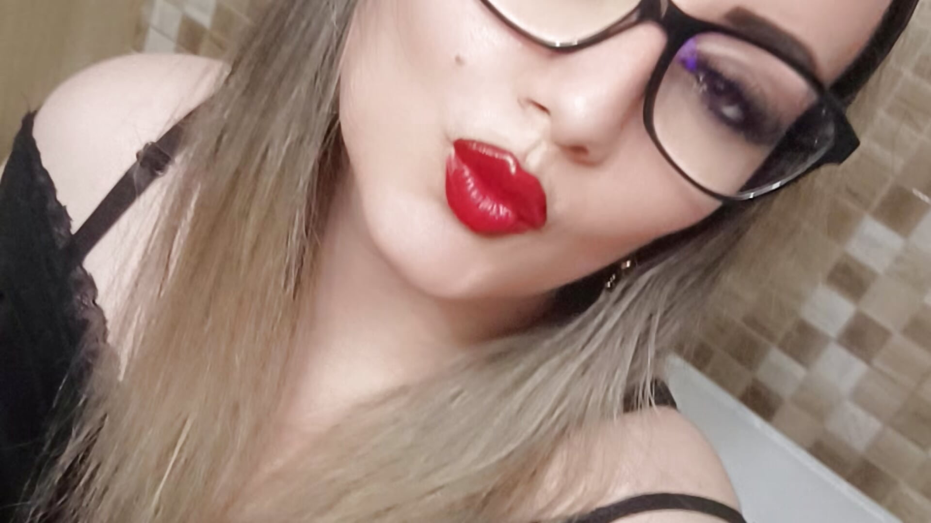 Snapchat-231053383 - Video von Sweetredvelvet Cam-Model