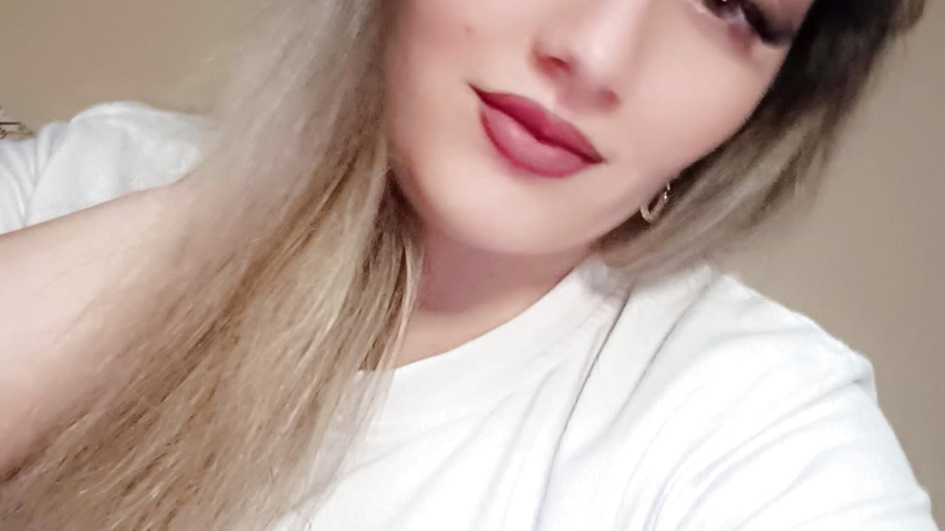 1000041078 - clip cu Sweetredvelvet model videochat