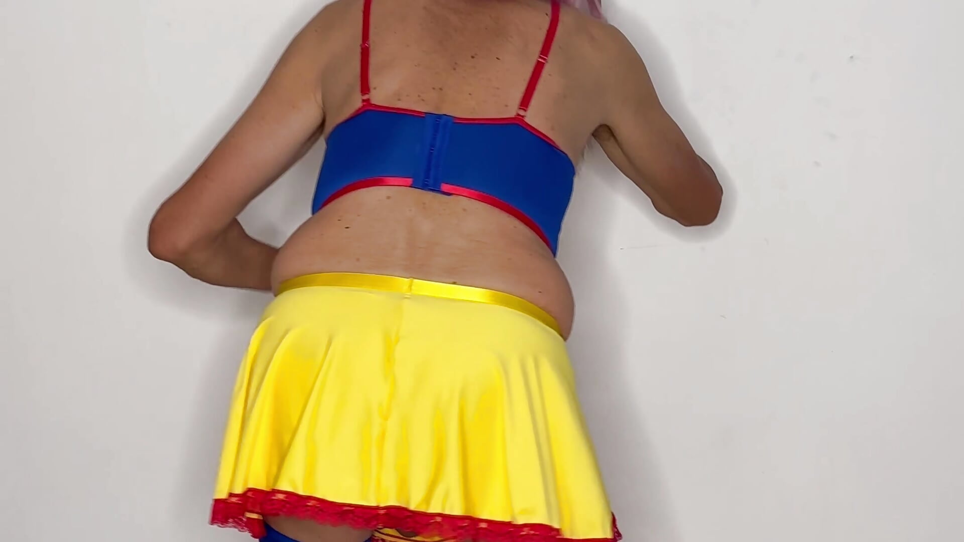 Il mio culetto per te... My ass for you... Prendilo... Take it... - video by GiuliaBisTrav cam model