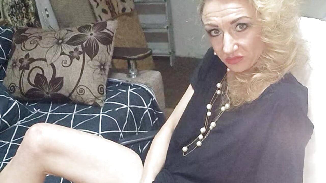 I put on my stockings－カメラキャストのLilaniLoverxの動画