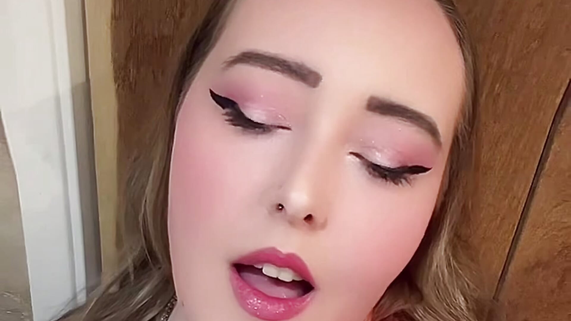 Dancing to one of my favourite songs 💋 - video by goddess_444 cam model