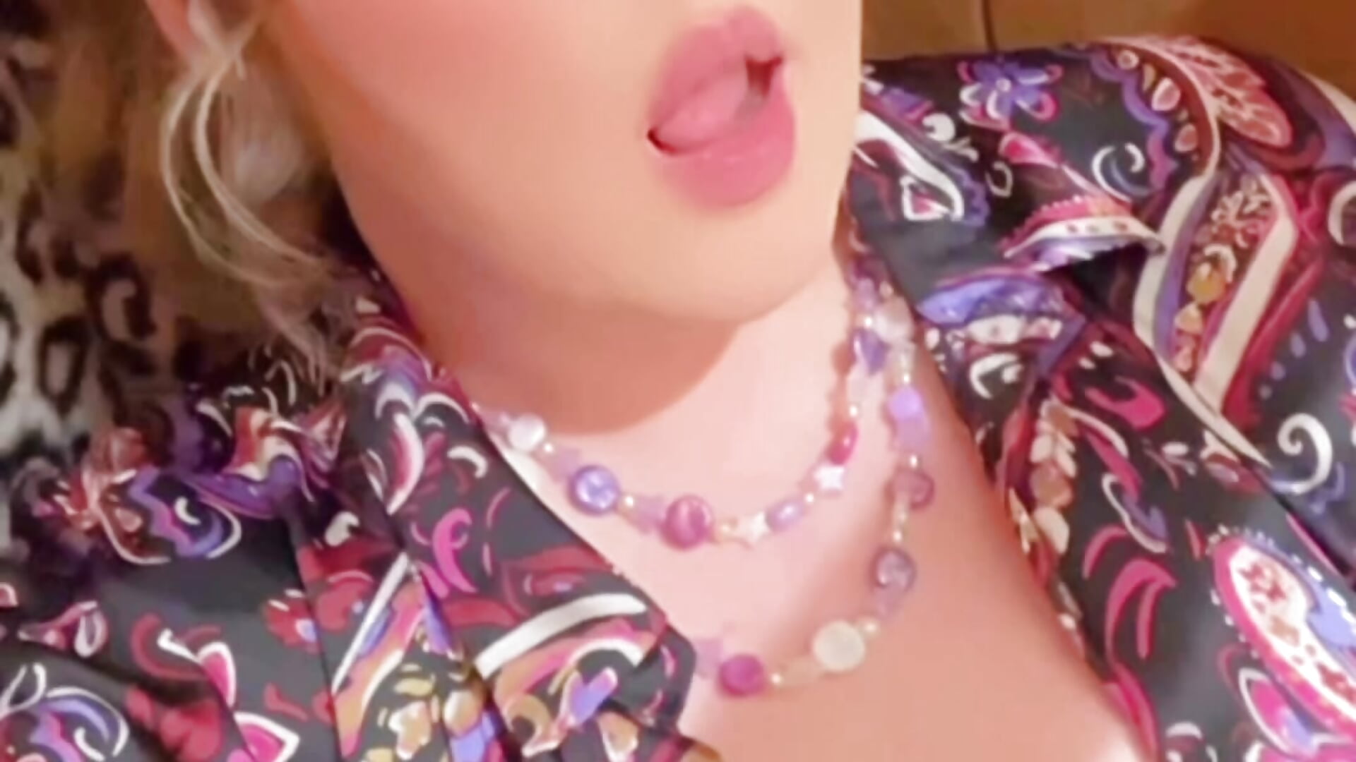 Feeling cute 🩷💋 - video by goddess_444 cam model