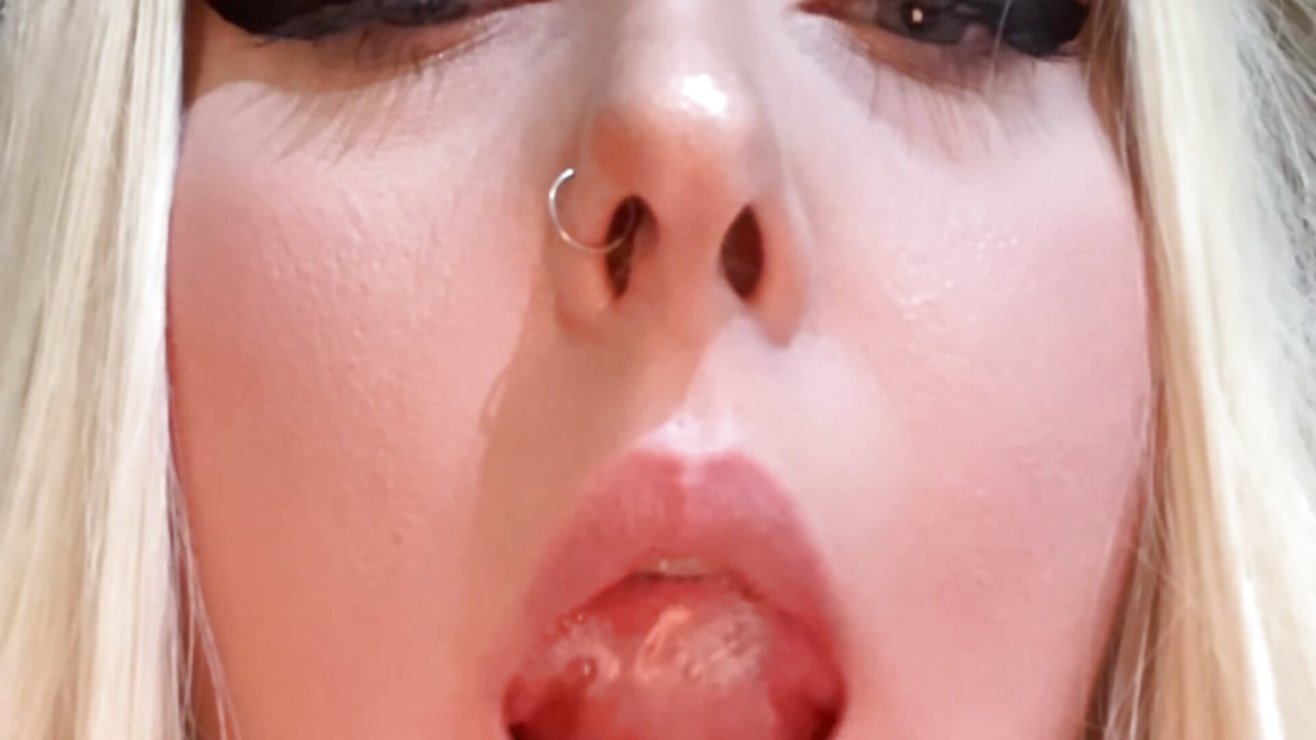 Saliva Play ;) - video by goddess_444 cam model