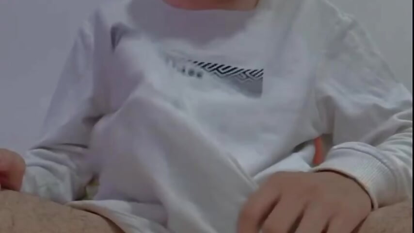 Can you help me peel this banana with your mouth? - vidéo du modèle de showcams Dallen_Grant