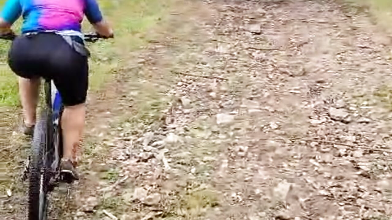 Pedaleando en trocha - video di LAPOTRA_04 modella di cam