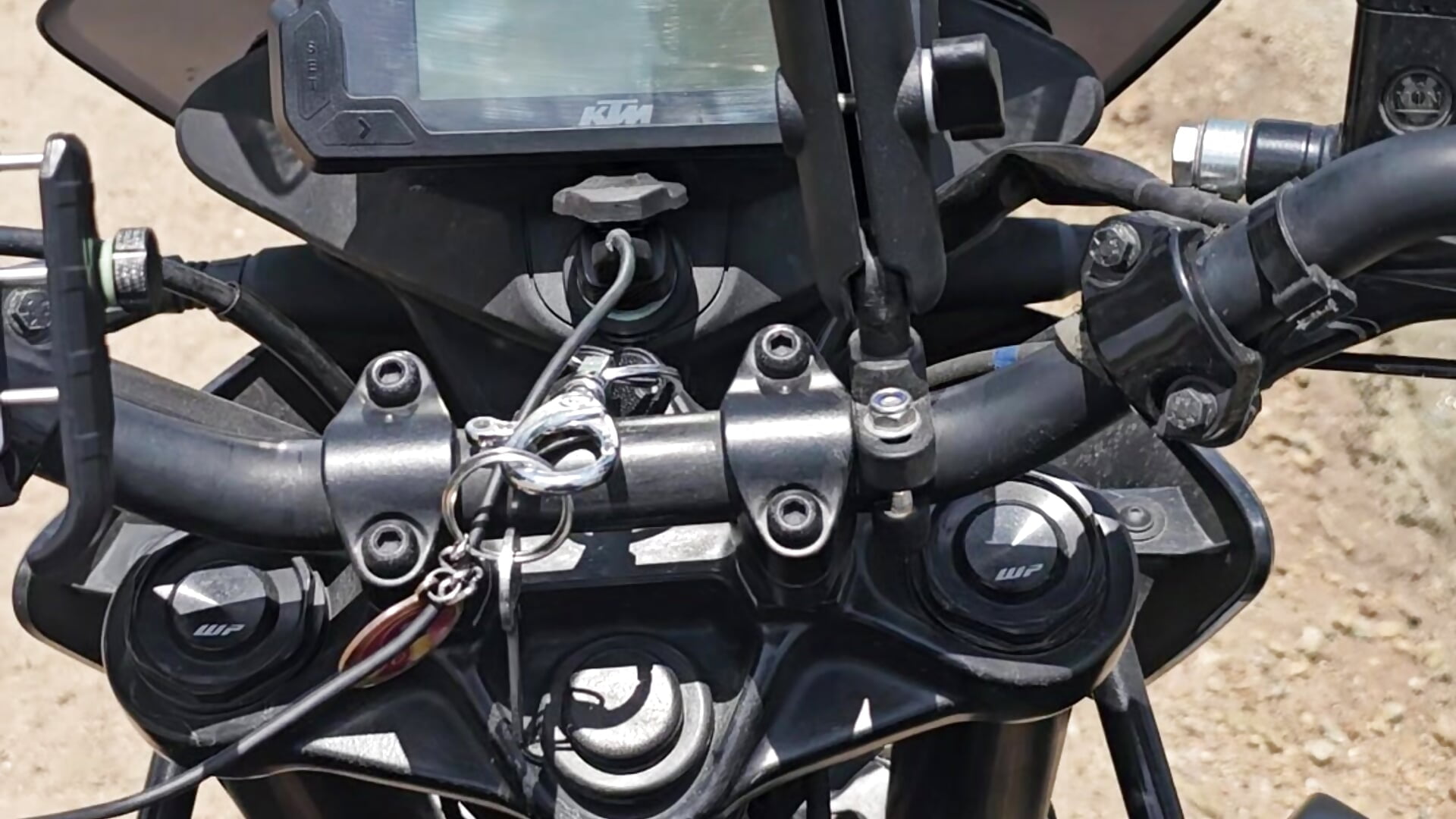 Daytime outdoors cumshot - 16Hose adlı kamera modelinin videosu