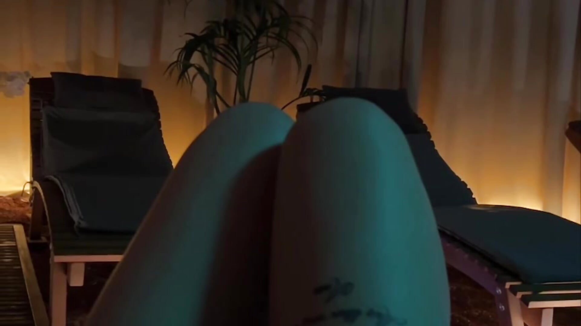 Sensual foot - video by Alice_Presly cam model