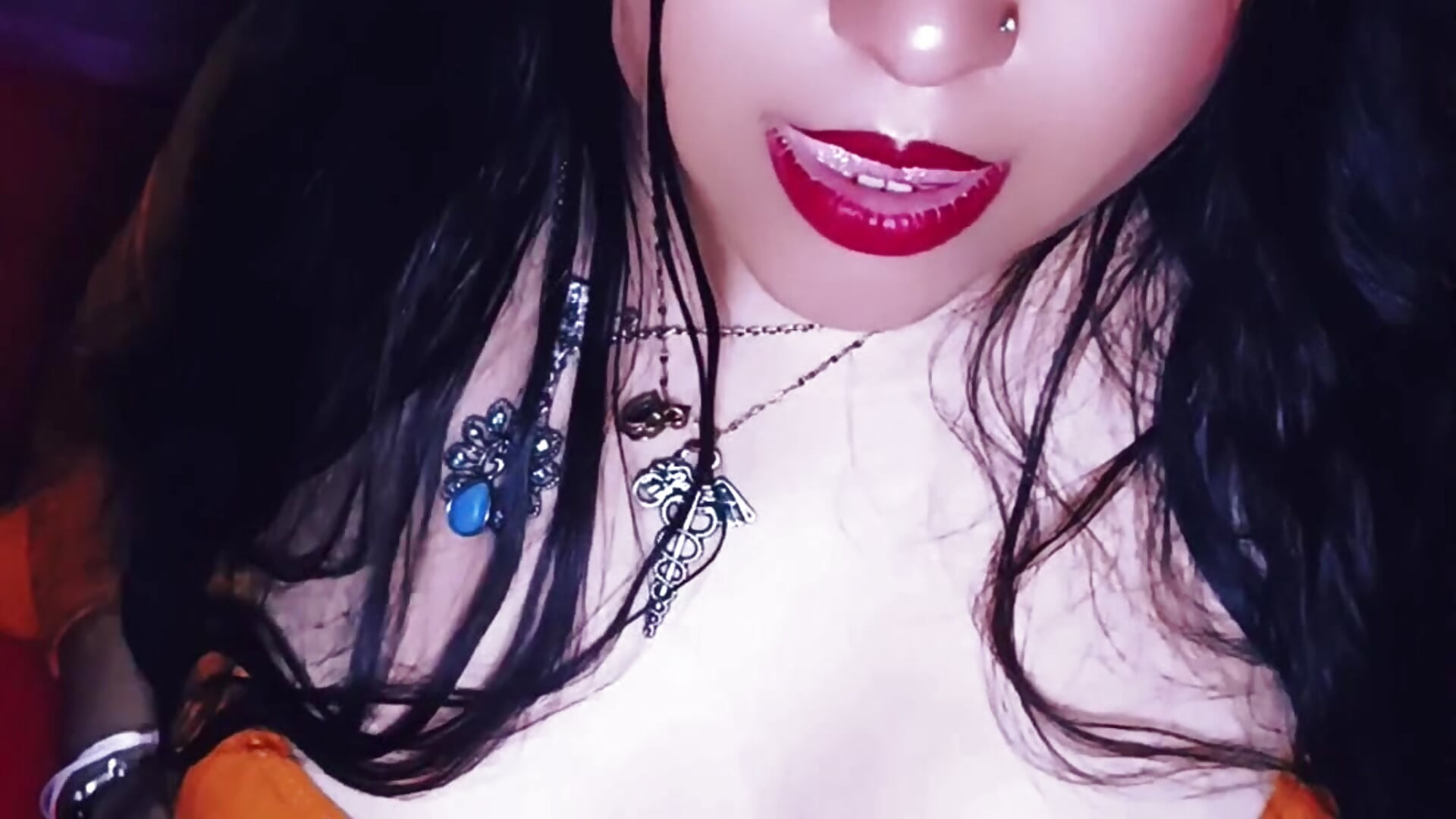 Te gustan mis ojos?😊 - video by Helena_Astro cam model