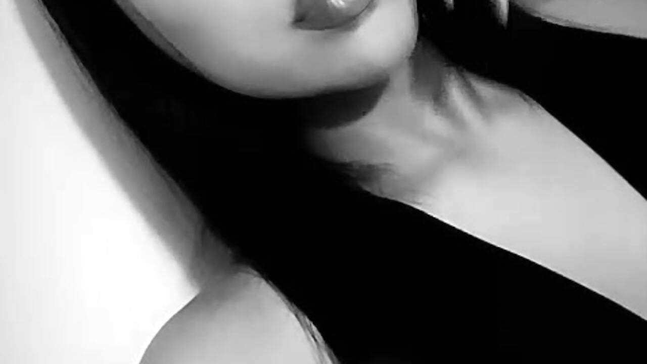 Very sensual and daring young Latina - video by Lil_Audrey cam model