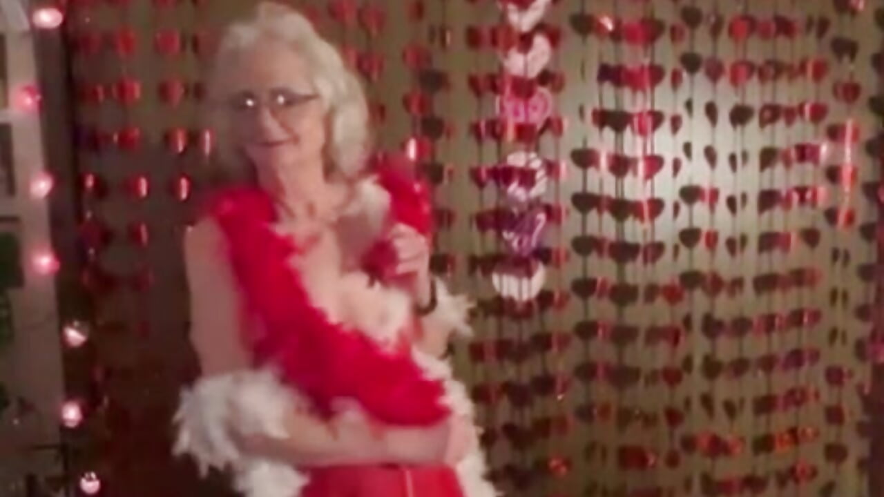 Wanna be my valentine💝 - video oleh model kamera JoleneDelacroix