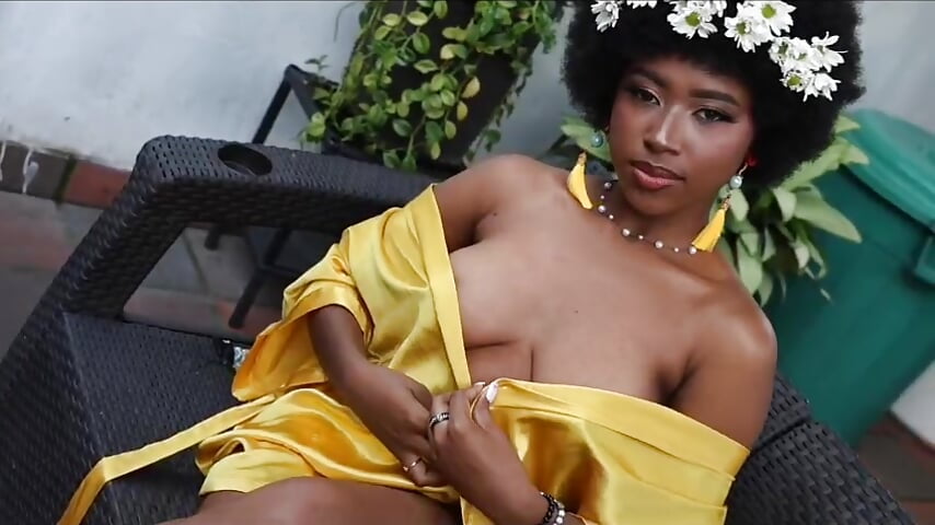 sexy girl - video by violeta_ruizz cam model