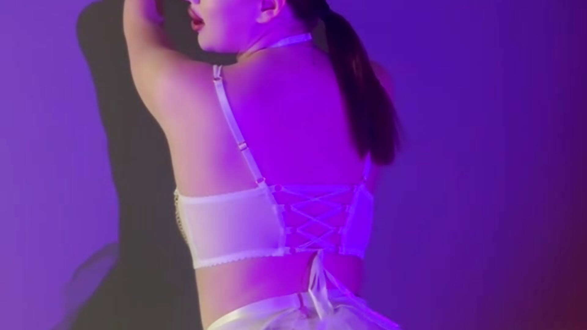 I'm warming you with my hot ass in the cold winter - video od modelky/modela Babyarigoddamnss