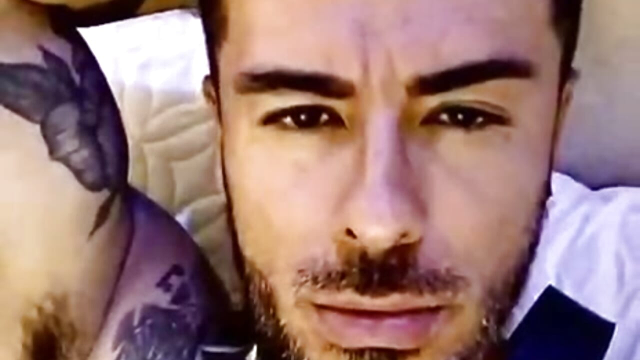 Antójate, te haré feliz.🤤 Come on, I'll make you happy.🍆 - video by axel_tatto cam model