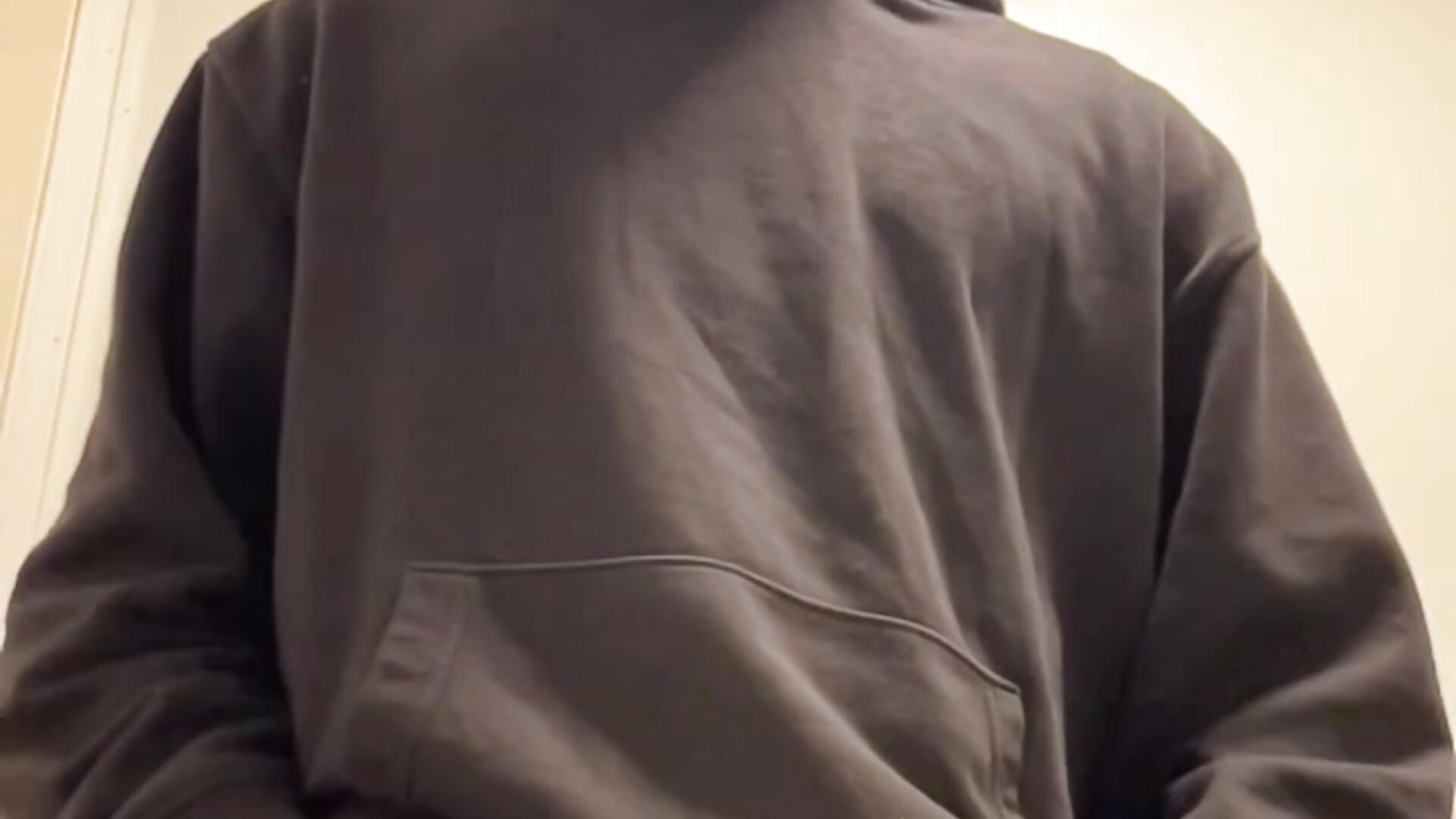 Virgin BBC in public bathroom - video by MetalFable cam model