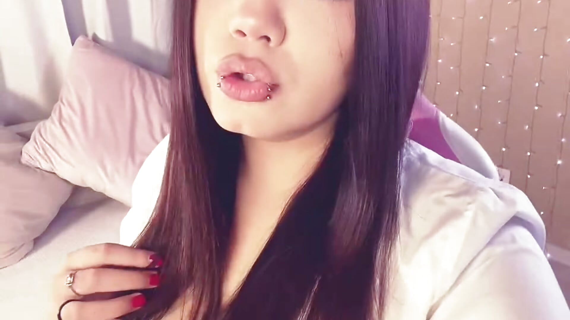 lip lip - video by Olivka_bb cam model