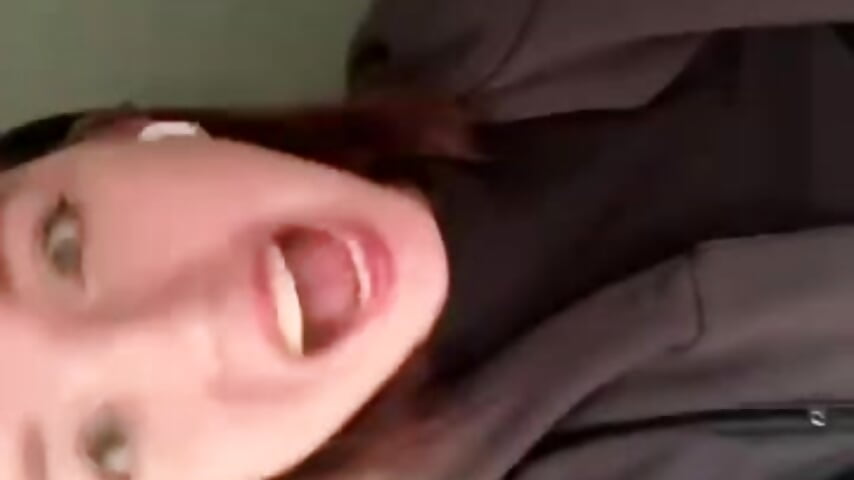 just fun - vidéo du modèle de showcams LeonaBelhumeur