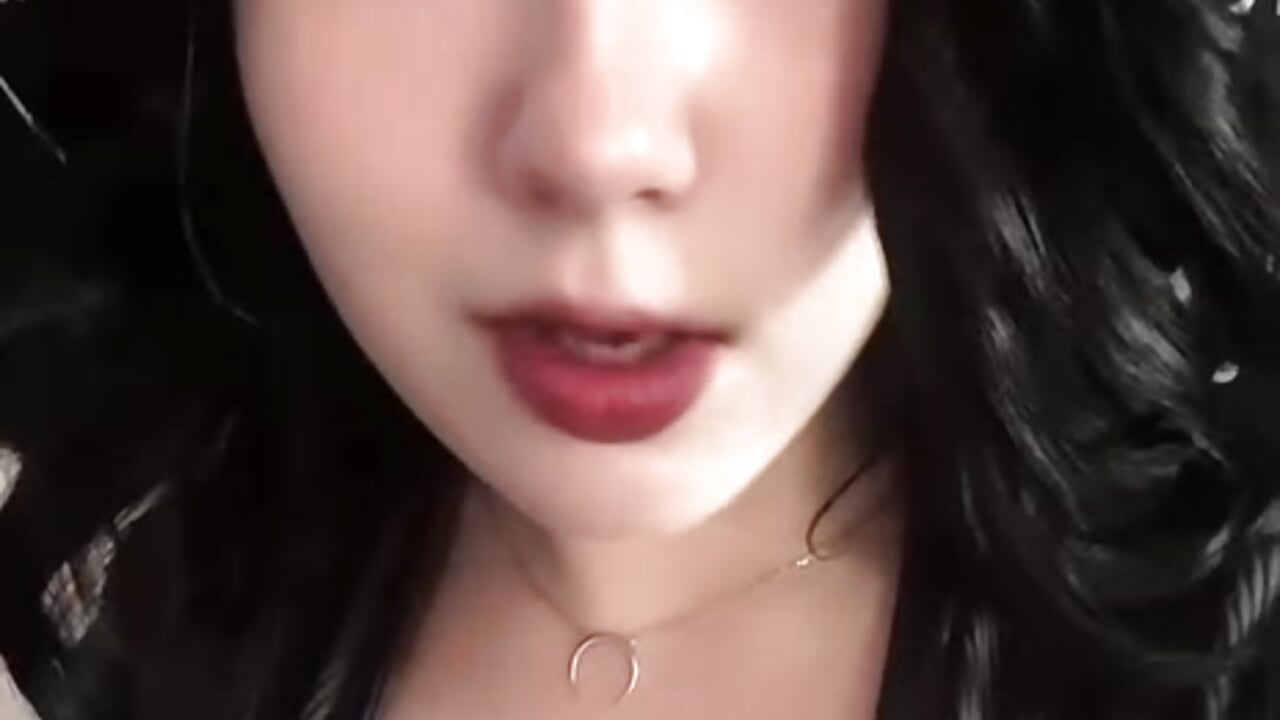 I'm beautiful - video by Lovee_Lace cam model