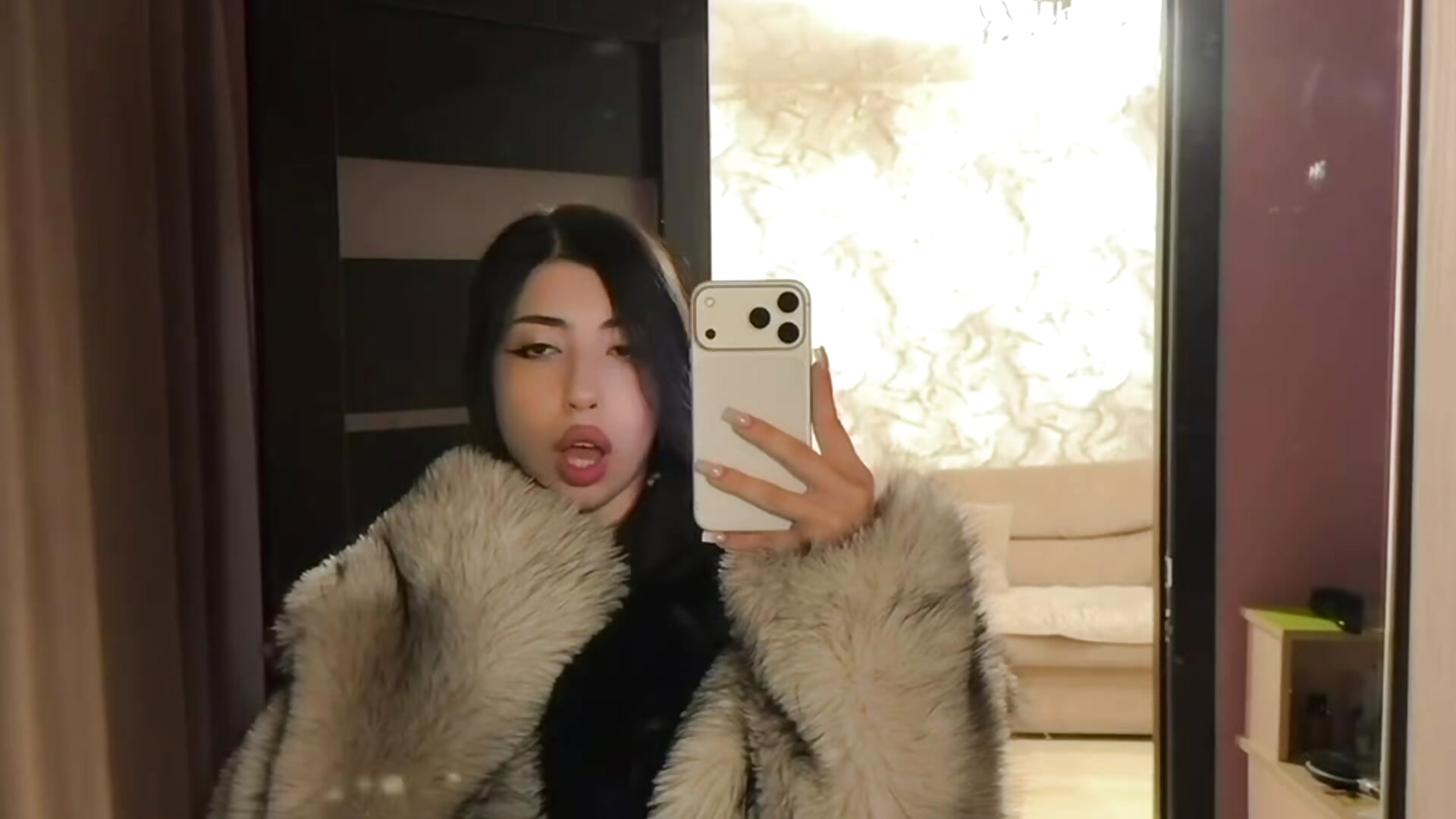 😘 - video by TonjaNeace cam model