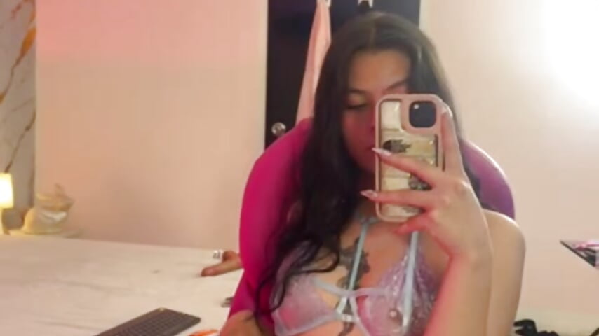 I like this - video by KikiVelvet cam model