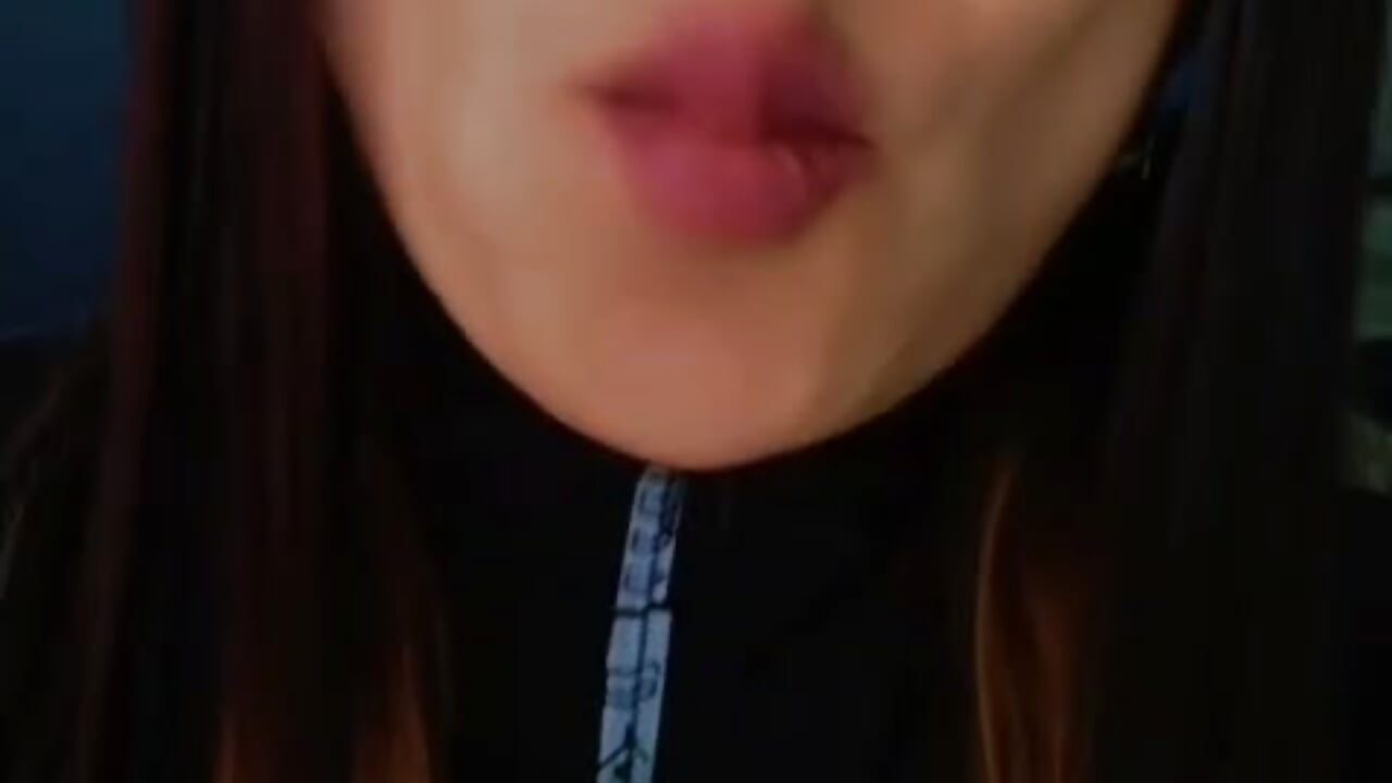 Flirty and tempting 🌹😘 - video by DalilaMoonstone cam model