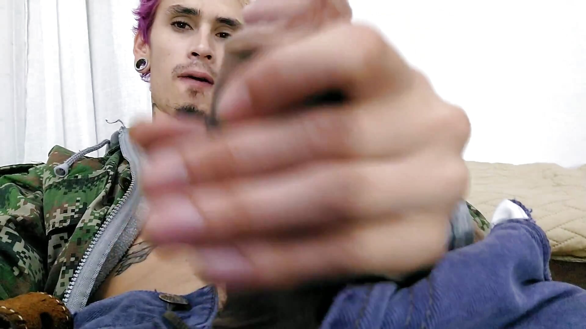 First video of Mateo masturbating - відео від вебкаммоделі mateos6_6