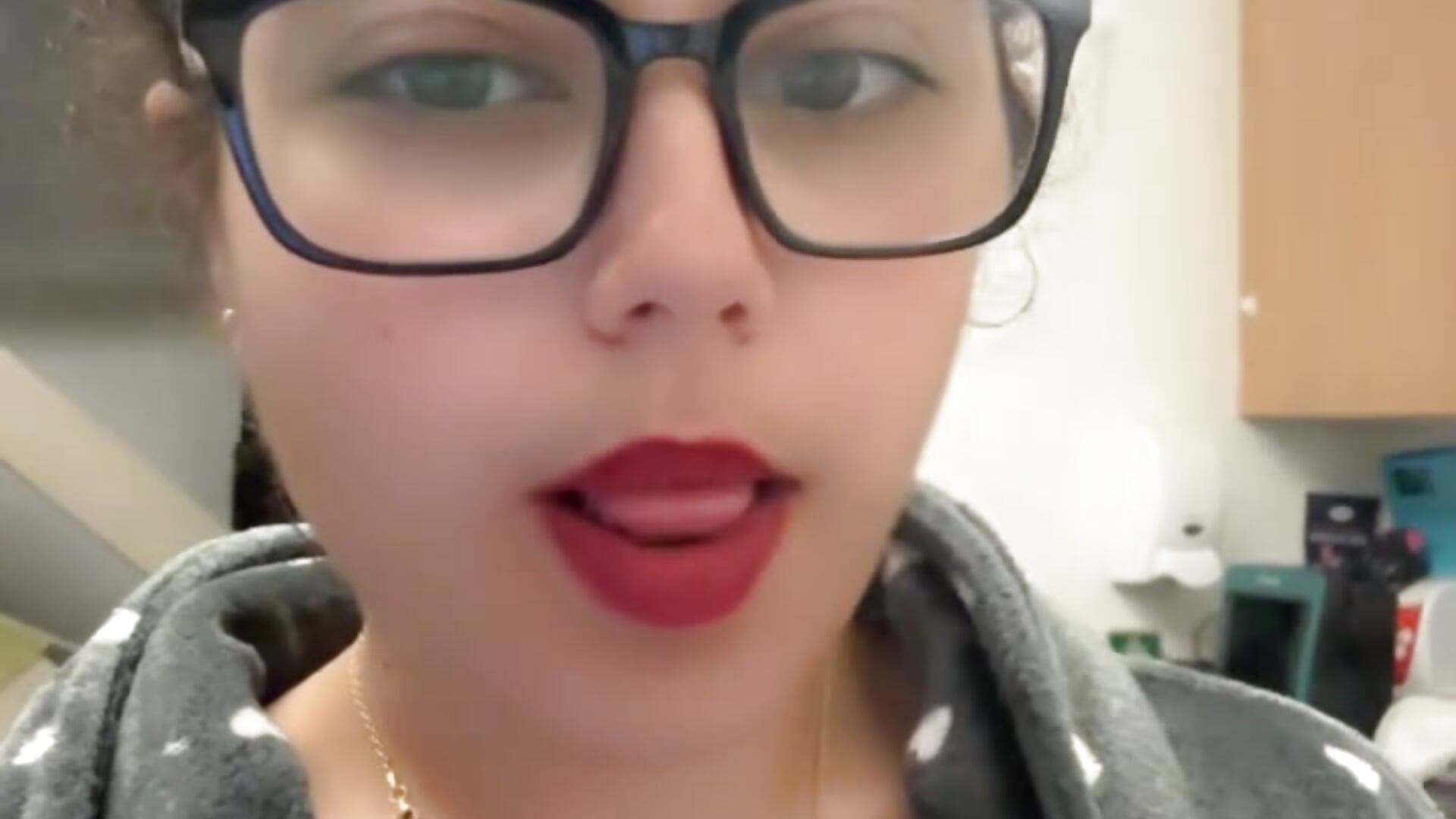 Smoking - video by Sexy_MamacitaX cam model