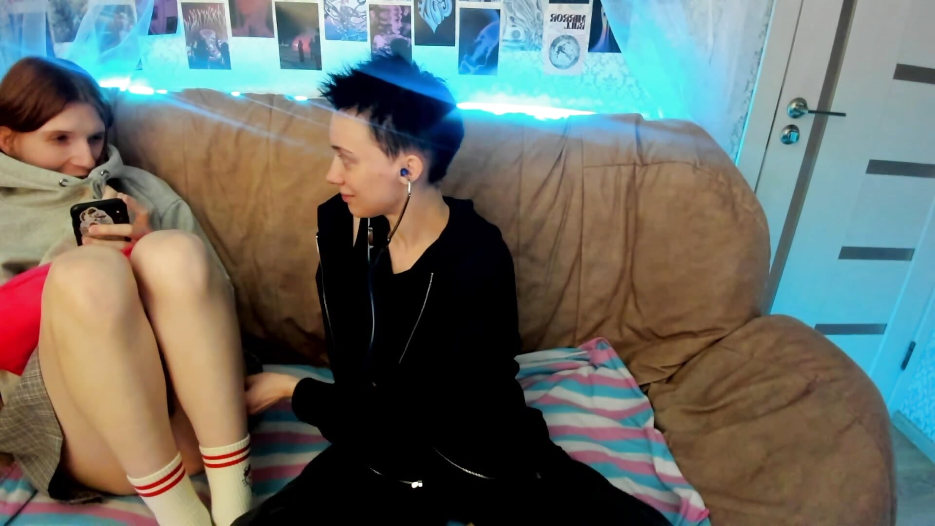 Alice visiting Lewis - video by ErickaFetish cam model