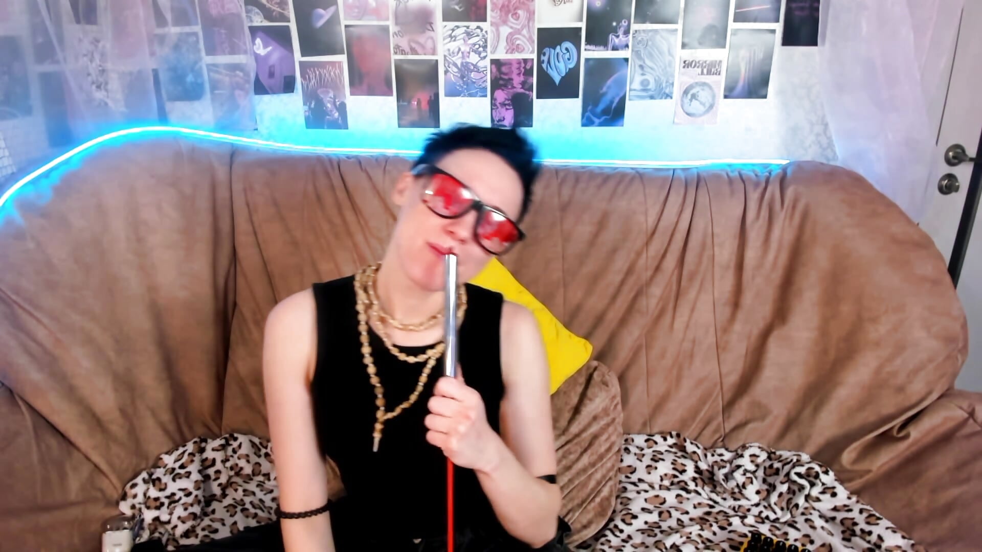 Monster - ErickaFetish adlı kamera modelinin videosu