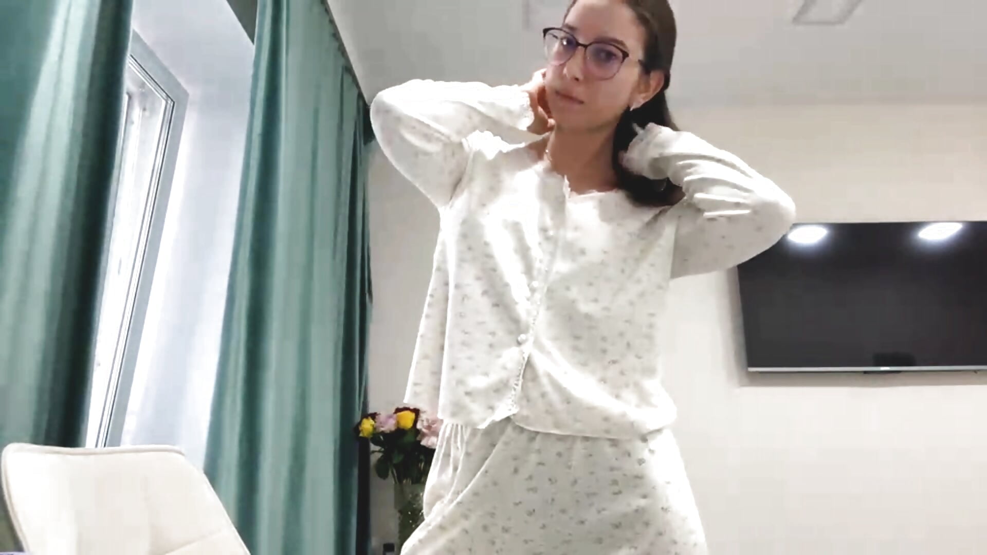 Here i am;) - video by Allisgree cam model