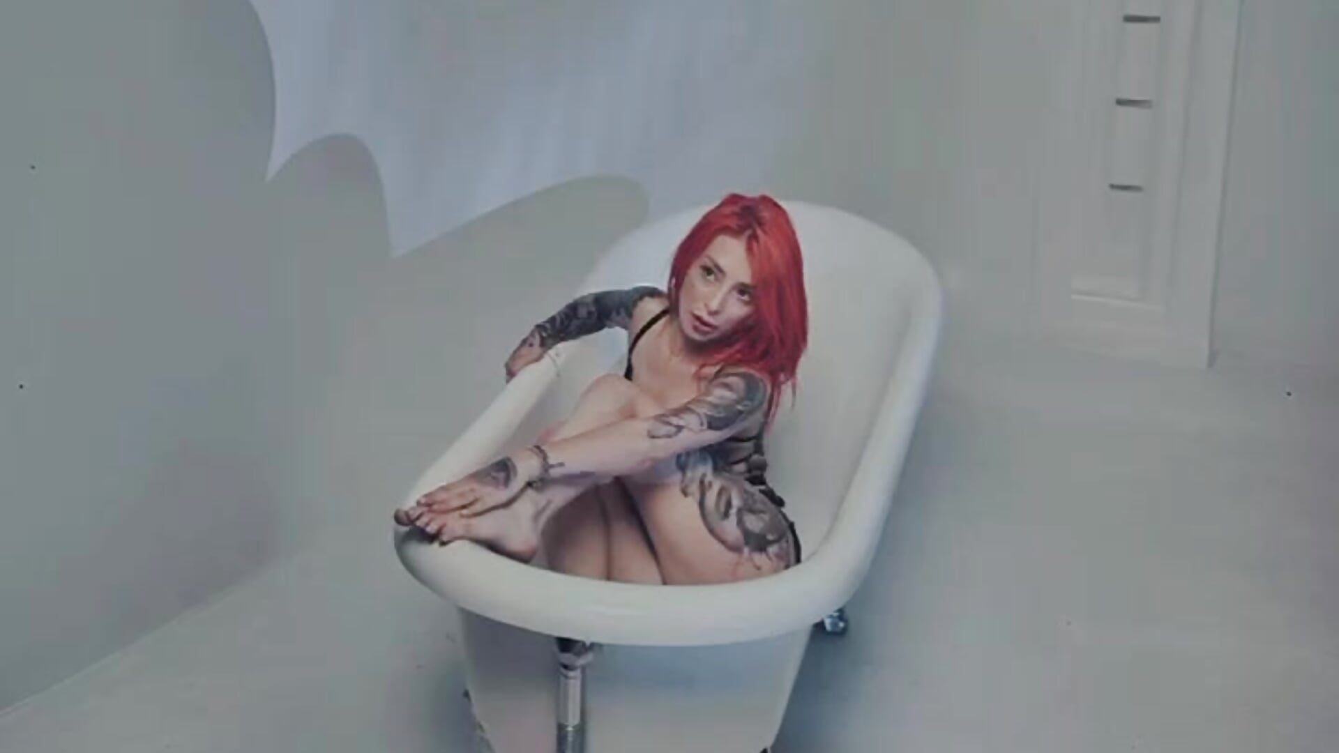 A shower? - video by _Lucy_Star_ cam model