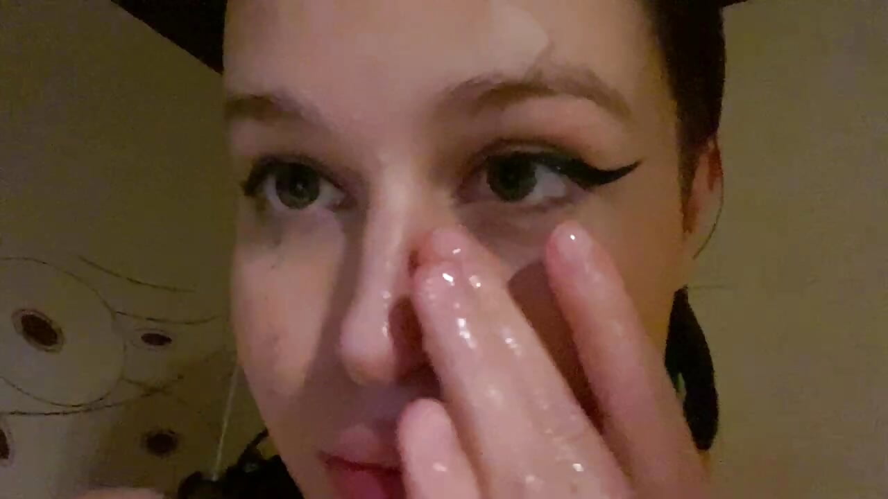 me taking a shower - video by cherries_for_daddy_ cam model