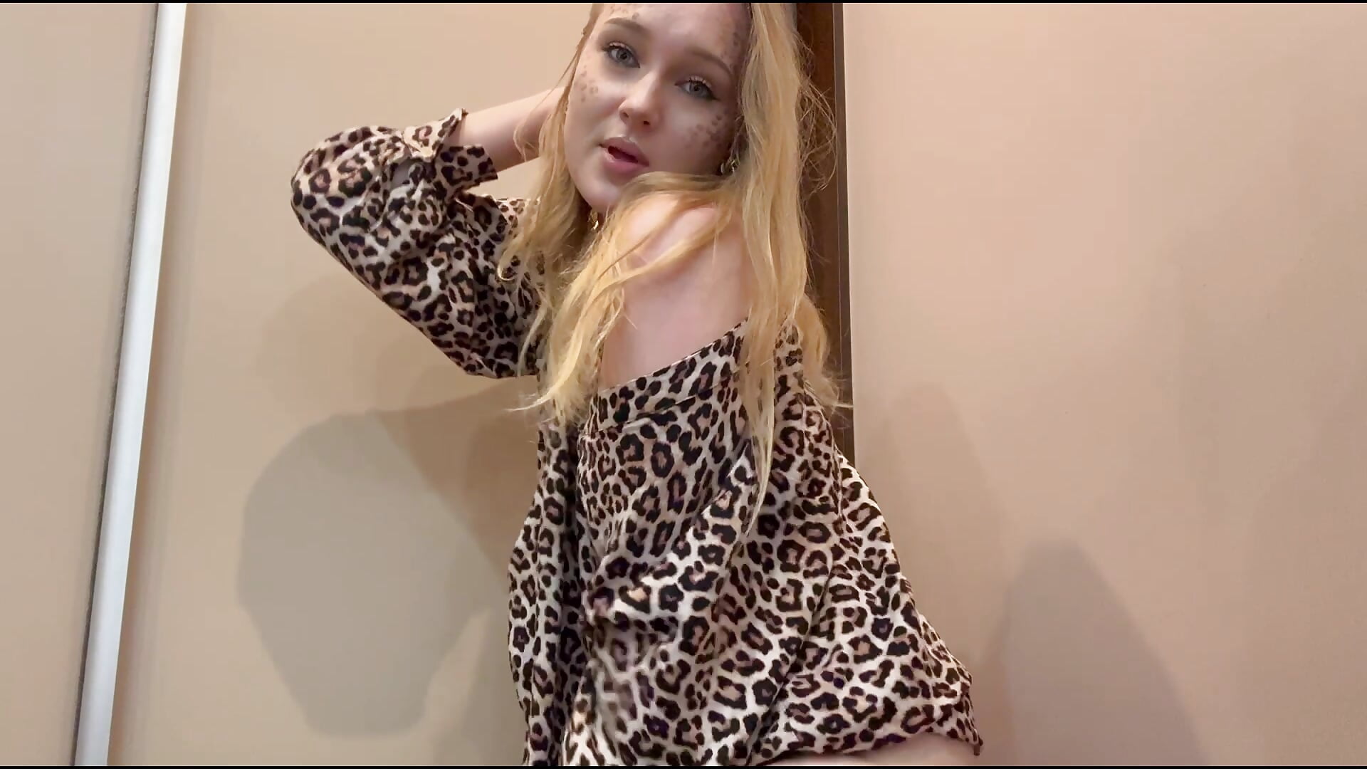 Meow - video by VanessaLightDiamond cam model