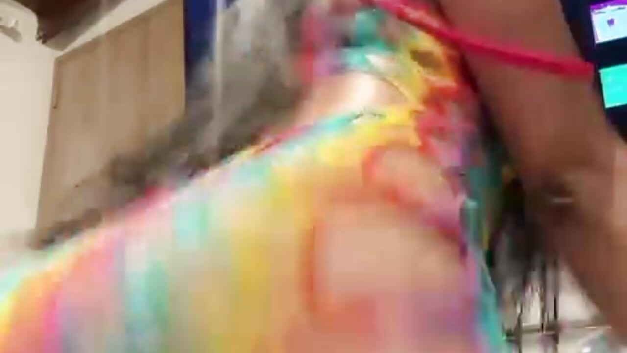 shaking the ass - video by alana__ramos cam model