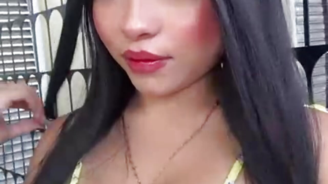 Cute girl 💛 - video oleh alana__ramos kamera model