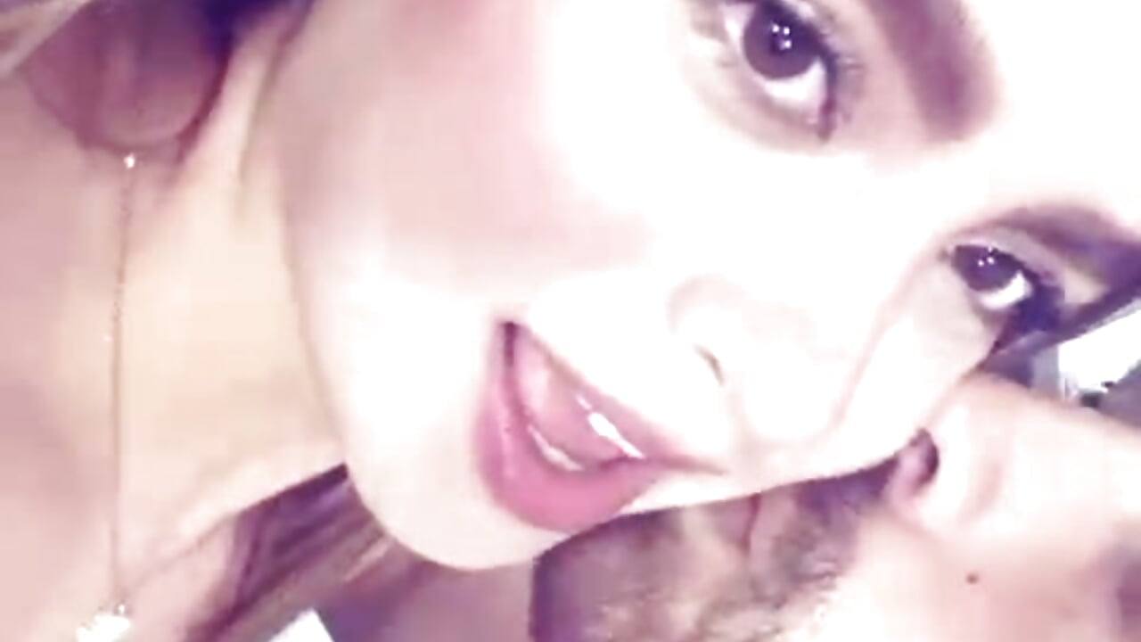 Kisses 💋 - video by Ambar_and_Hardin cam model