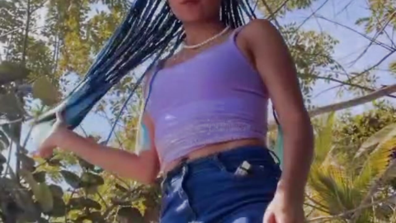 A quiet day on the beach in Colombia💦❤️ - vídeo de la modelo de cam Samara_Homescapes