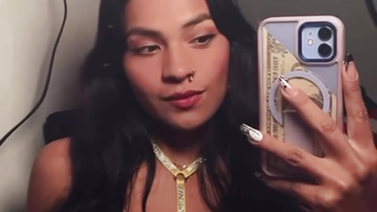 do you accept my nose piercing - βίντεο μοντέλου Samara_Homescapes