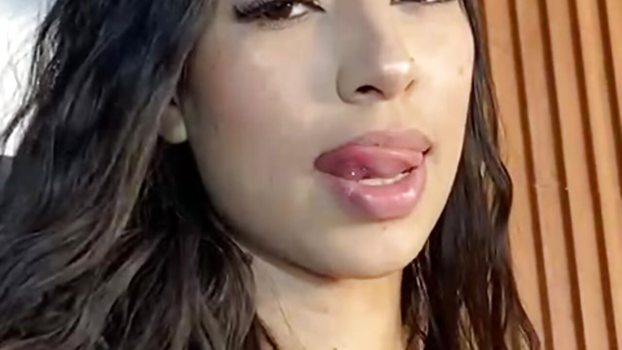 Kisses ♥ - video by Ivy_Spicy cam model