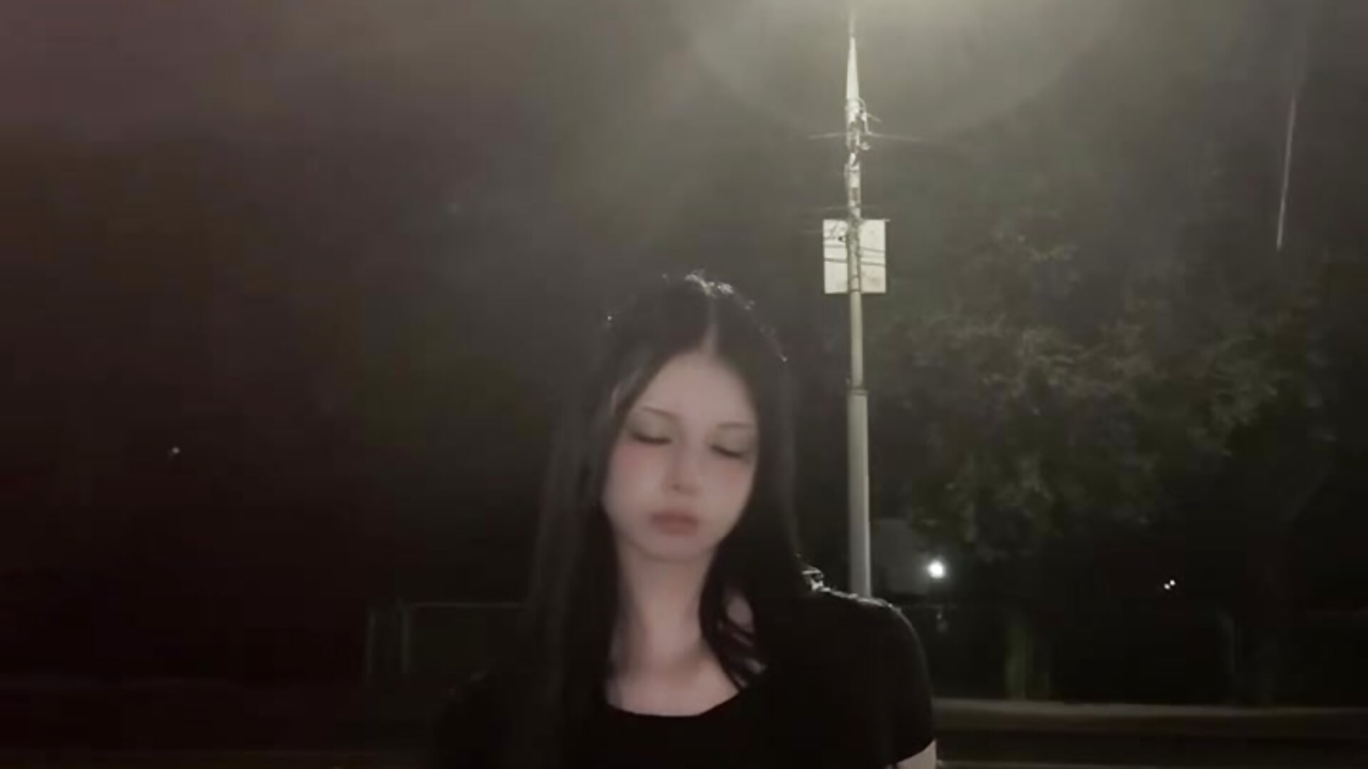 Kitty in the rain - video by AnGallo cam model