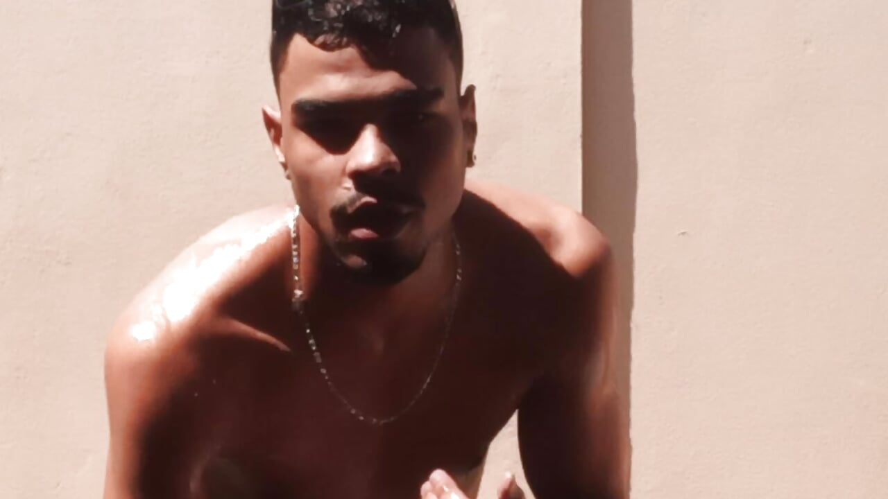 Espiando ele malhar ... huummmm - video by Joao_BRL cam model