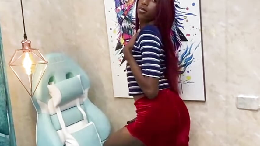 Come in… I want you to see how good I look right now.” 🧑🏾‍🎄💋 - video oleh model kamera EXOTIC_TRANS