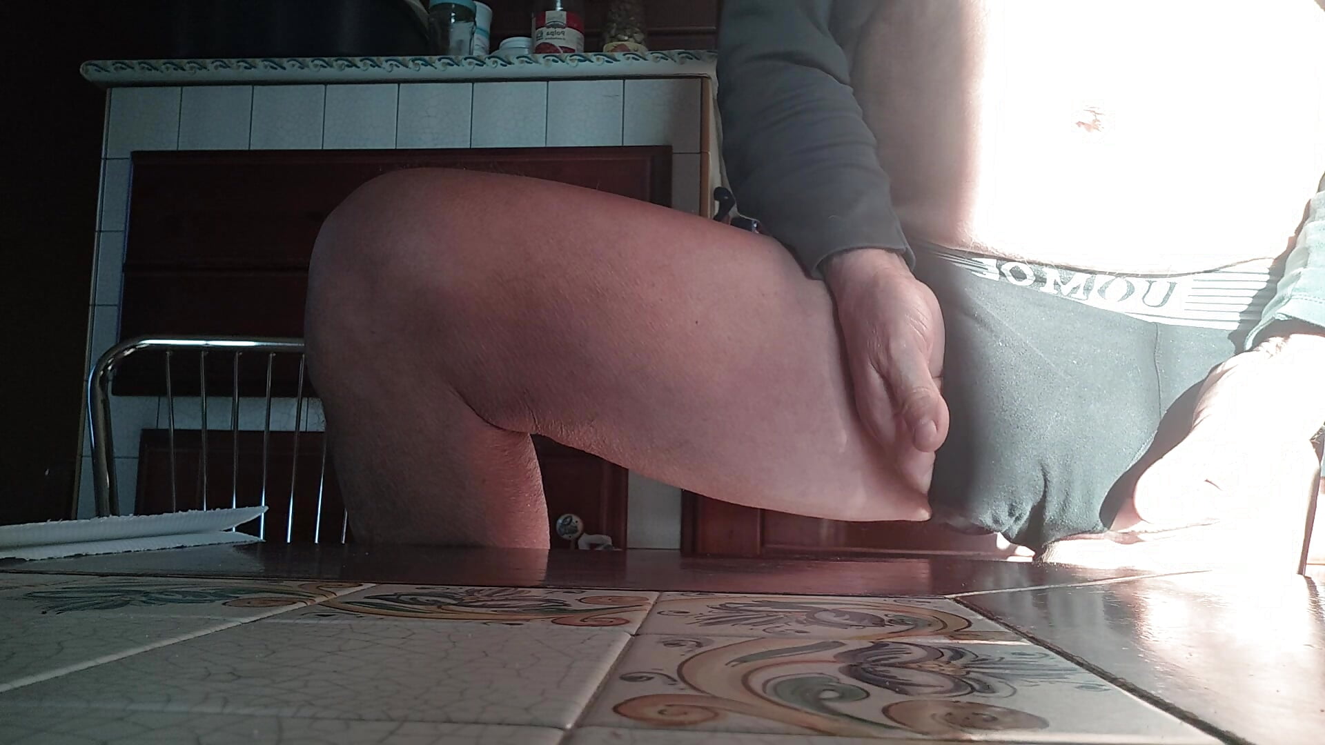 Sul tavolo della cucina - video by jhonschen