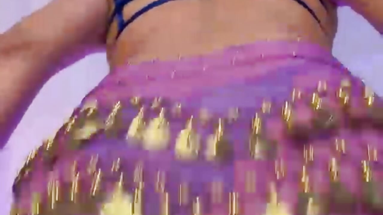 My ass wiggles for you so you'll get turned on by me💦 - video by kittyblooms cam model