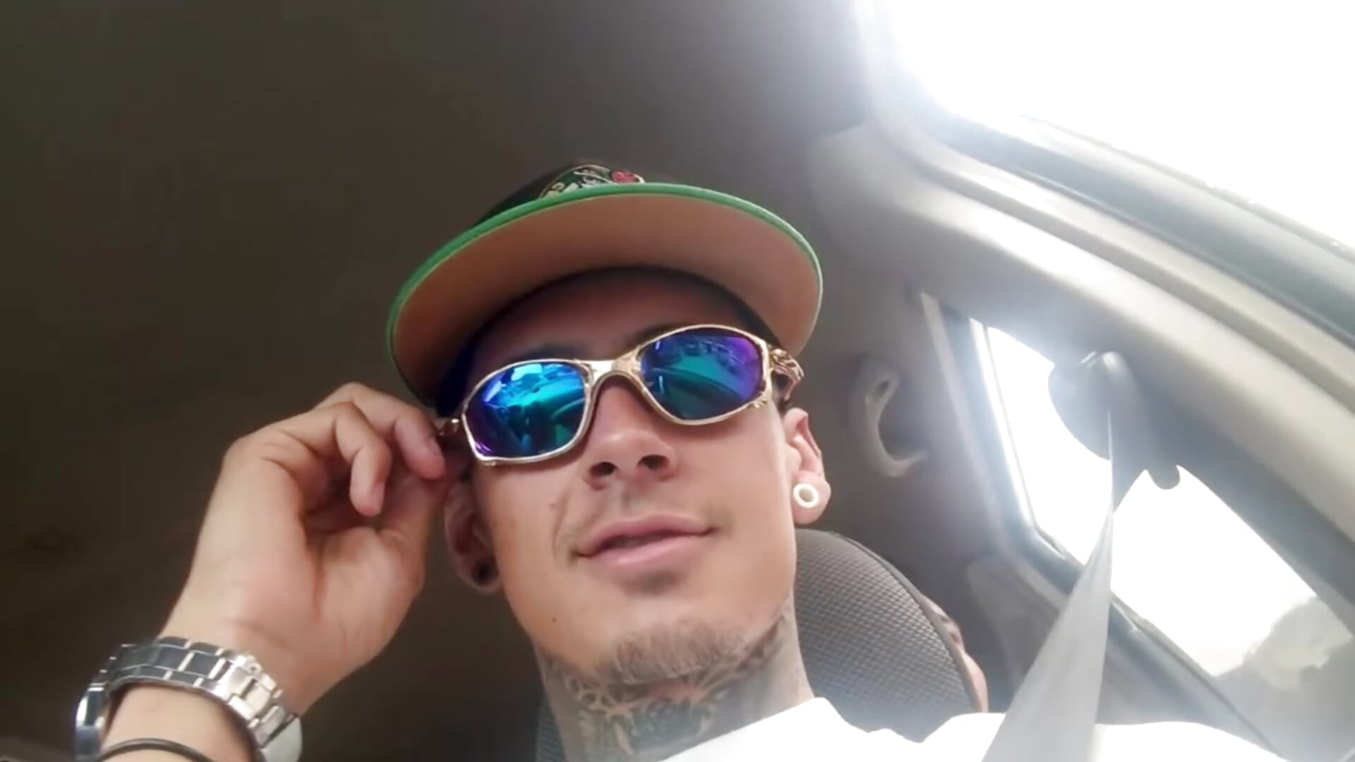 5 PM - video van darkkingstreet cam-model