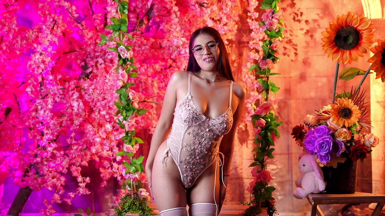 Flowers and pink - video by Valk_submissive cam model