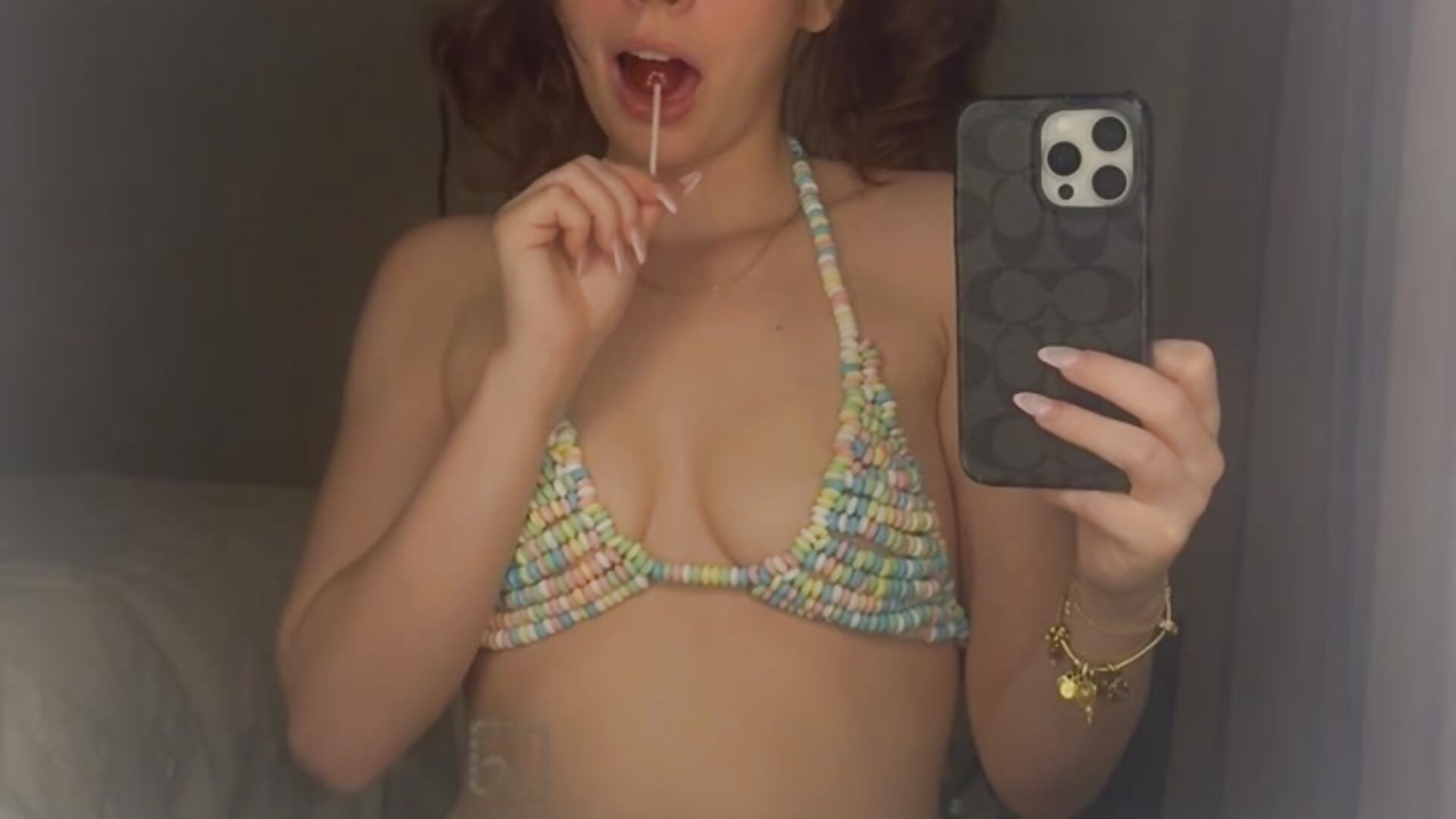lollipop 🍭 - video di juliaraee modella di cam