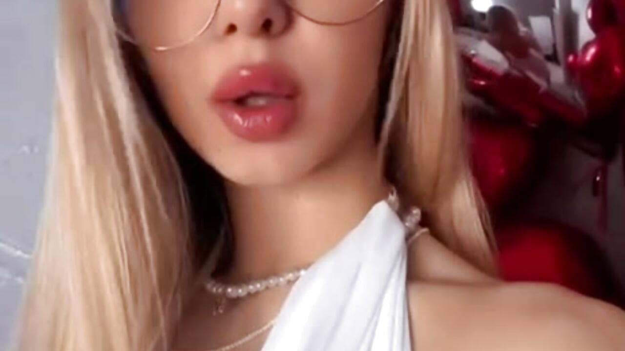 Just us two on Valentine's - video by Barbie_Kris__ cam model