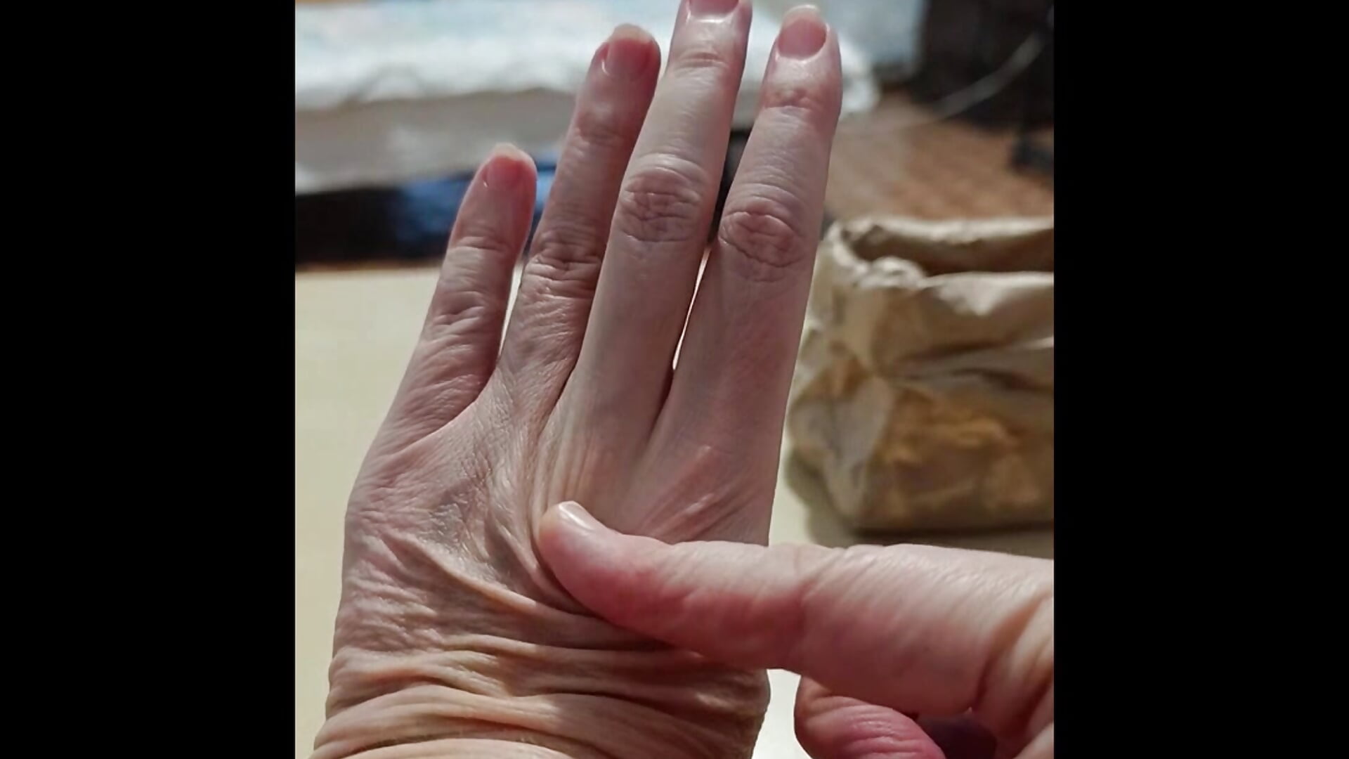 Sexy hands - video by TrinaAdair cam model