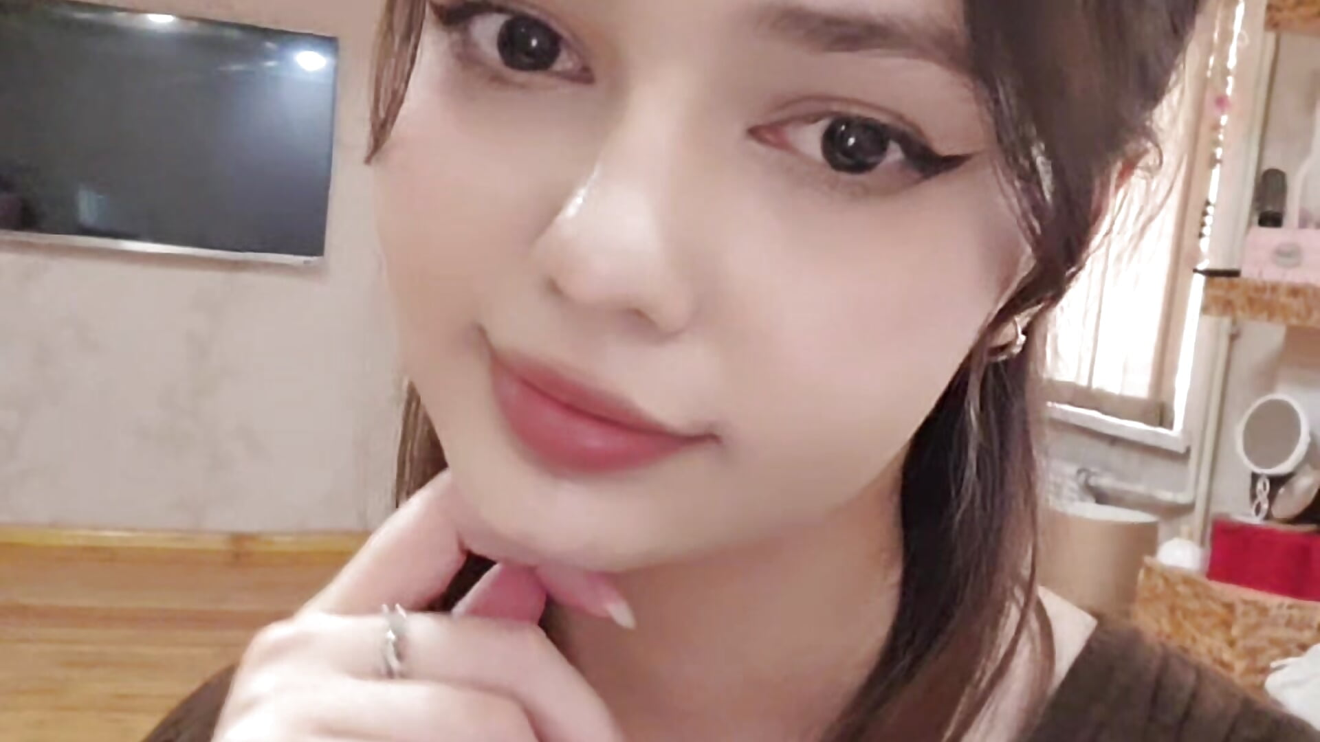 My little smile > < - video by HenryMetter cam model