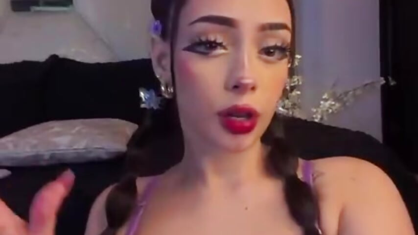 I Think We'd Have Fun Together 💕 – video modela na kameri Kat_Saky
